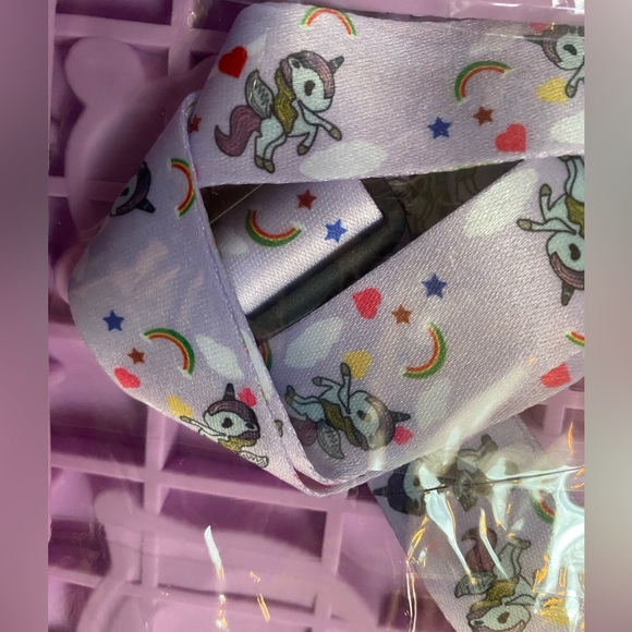 NEW KUROMI IPAD Pro 11" Silicone CASE Strap, stand PURPLE CUTE NWT - Picture 4 of 4